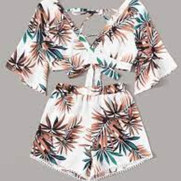 Tropical Plunging Crop Top & Pompom Shorts - Picture 2 of 12